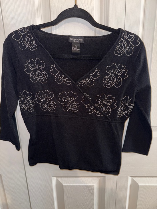 Taryn Gray Tops - Taryn Grey Petite Black Floral Embroidered V-Neck Top size PS (CL)